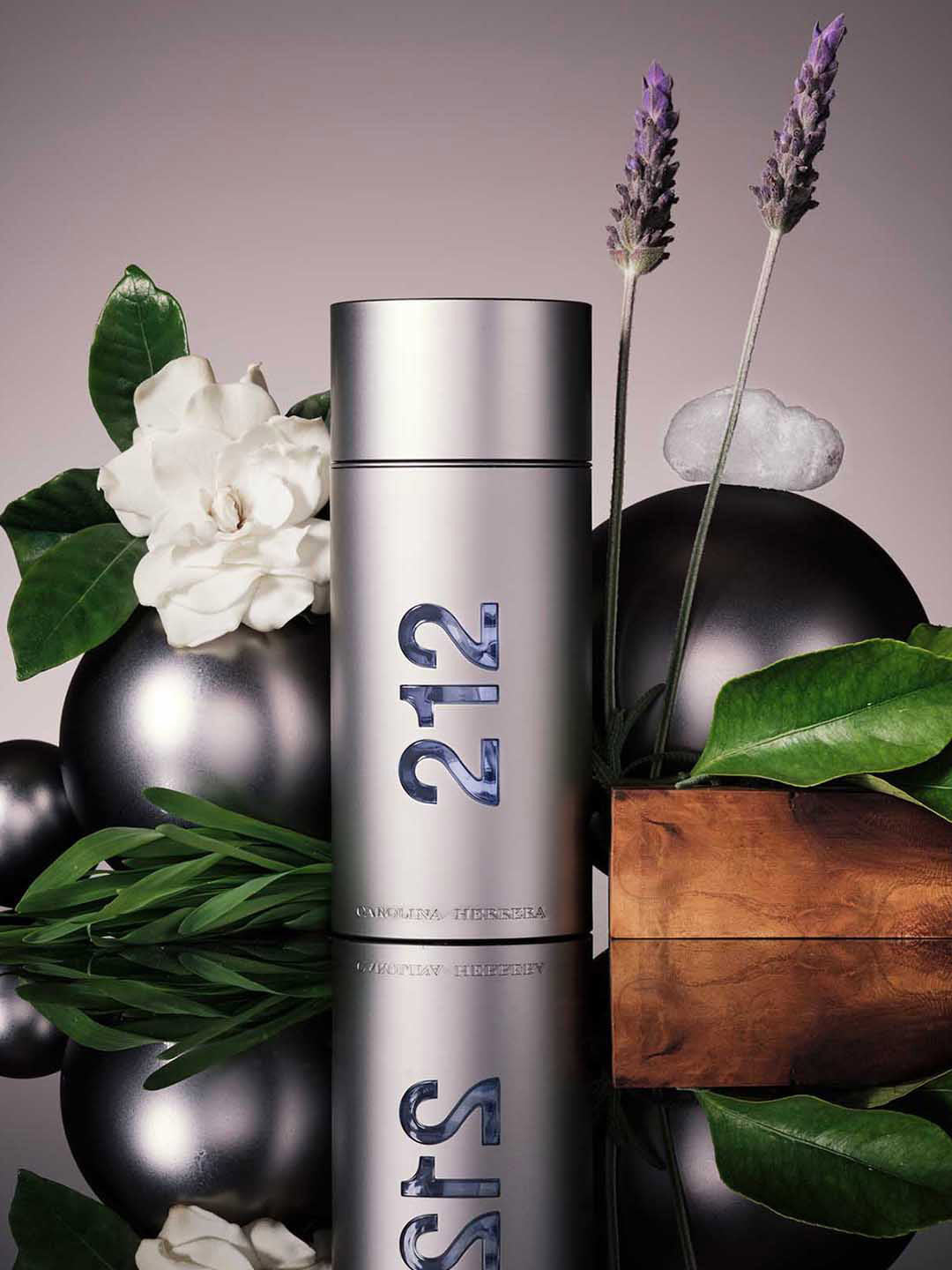 Carolina Herrera 212 Men Eau de Toilette 100ml – Fresh Woody Fragrance