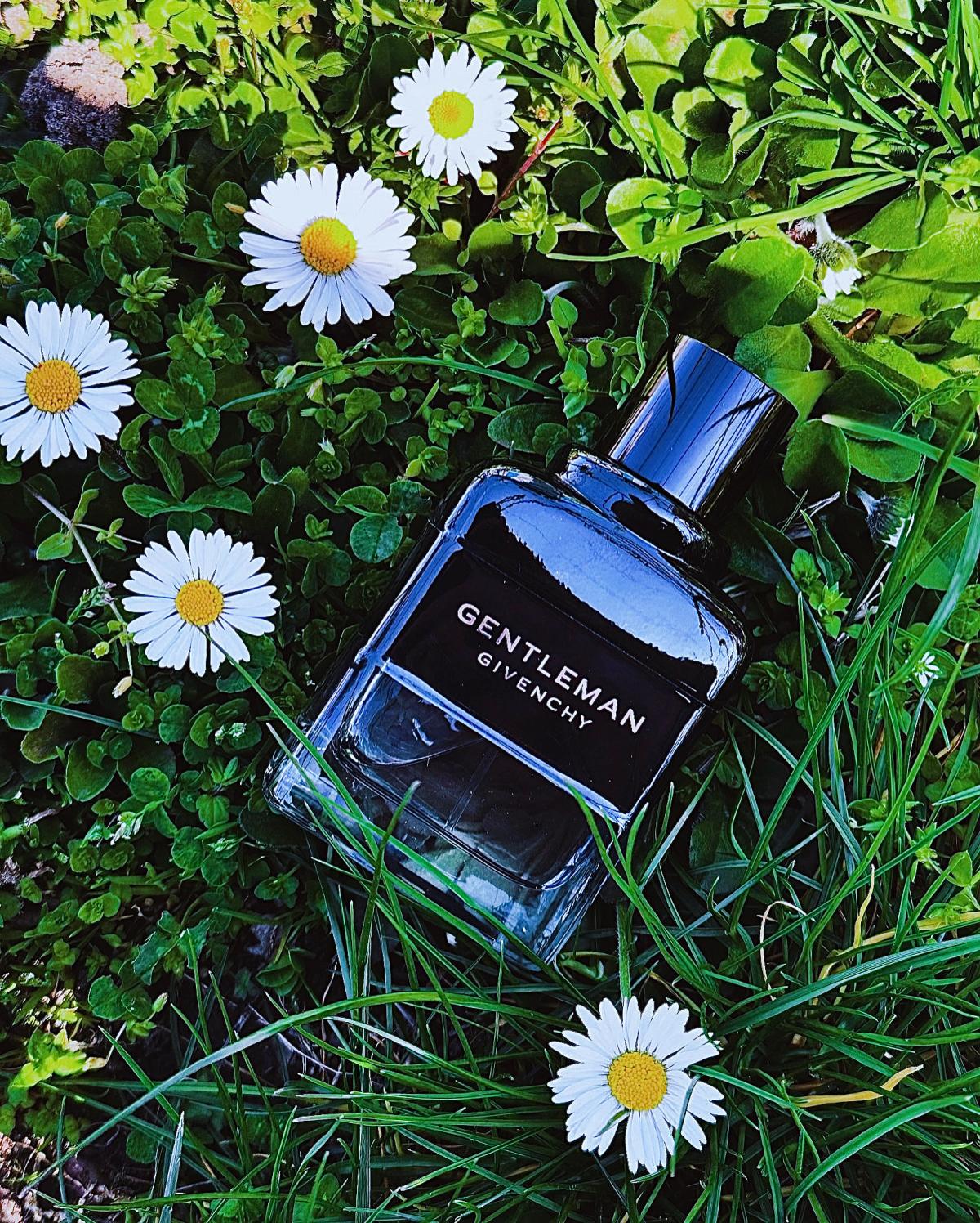 Givenchy Gentleman Eau de Toilette Intense for Men 100ml – Warm Woody Aromatic Fragrance
